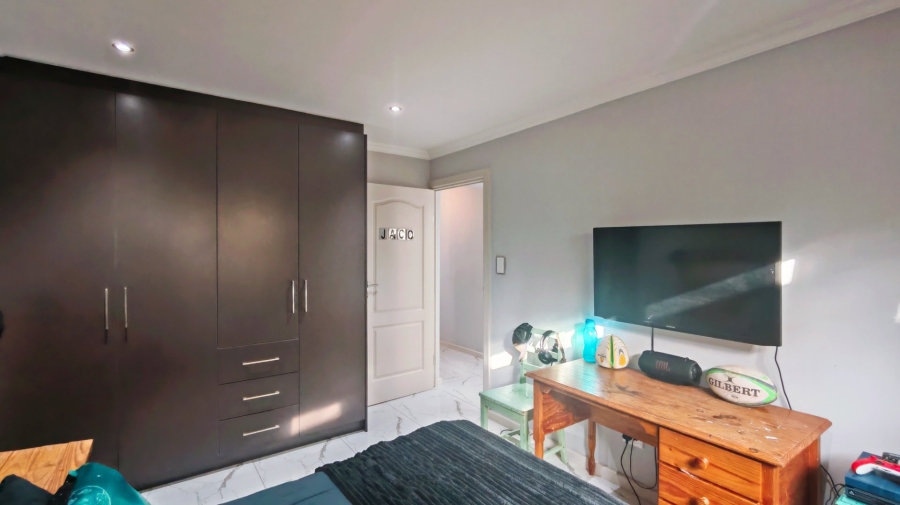 3 Bedroom Property for Sale in Hartenbos Heuwels Western Cape